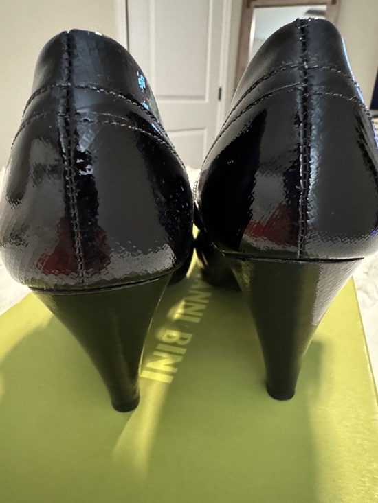 Gianni Bini Black Patent Mary Jane Heels - Women’s 6 - Picture 3 of 14